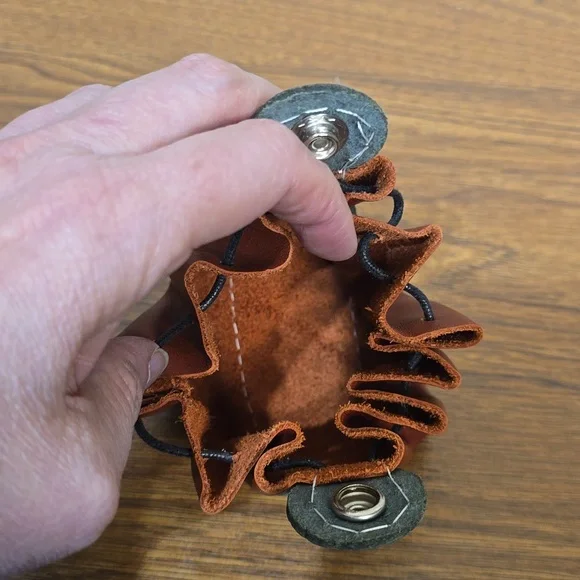 HANDMADE LEATHER DRAWSTRING DICE BAG CHANGE PURSE BAG CHARM - Picture 4 of 8